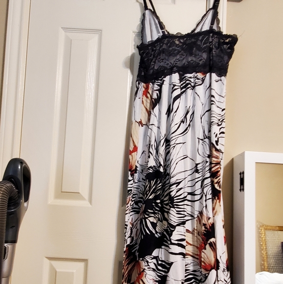 Cool Nights spaghetti strap loungewear - Picture 5 of 10